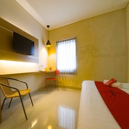 Budget Hotel Ambon Esterno foto