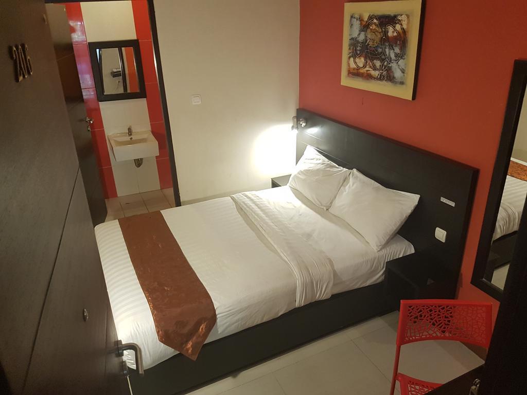 Budget Hotel Ambon Esterno foto