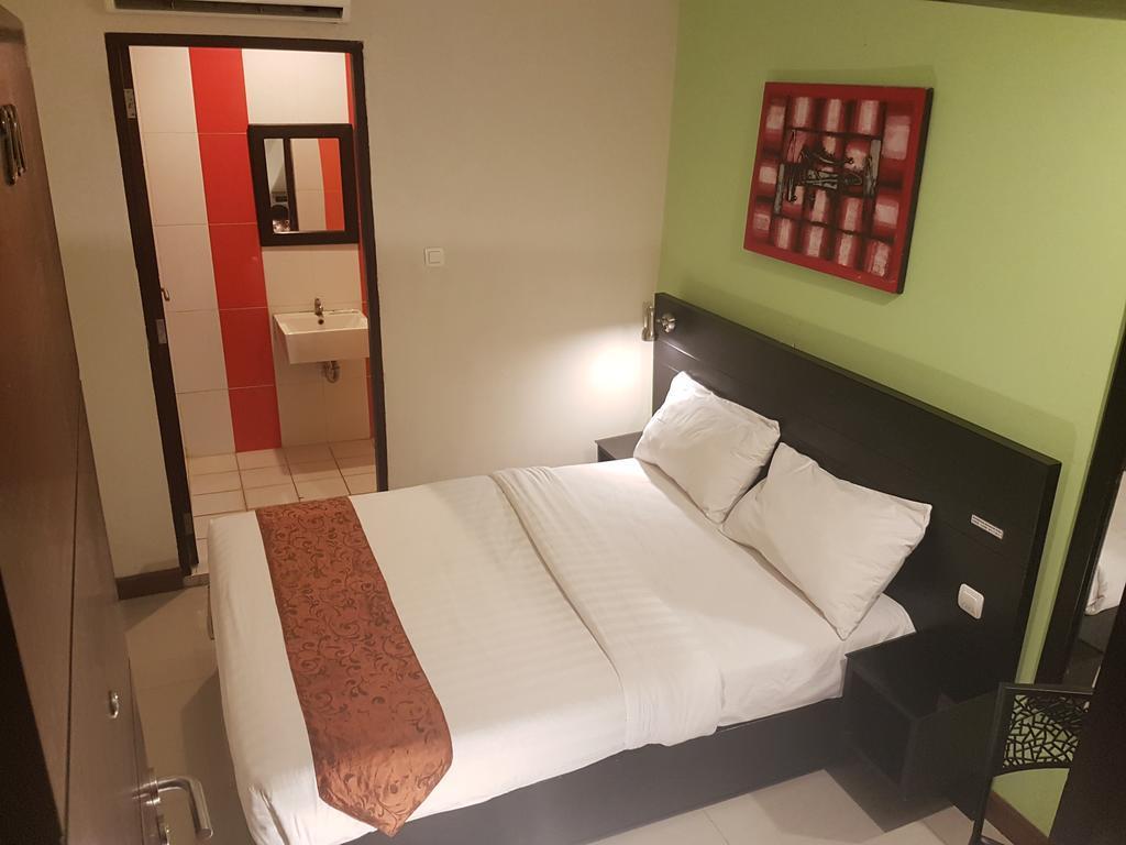 Budget Hotel Ambon Esterno foto