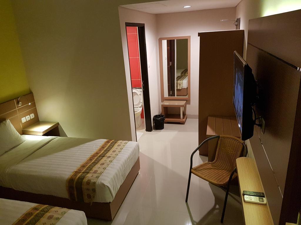 Budget Hotel Ambon Esterno foto