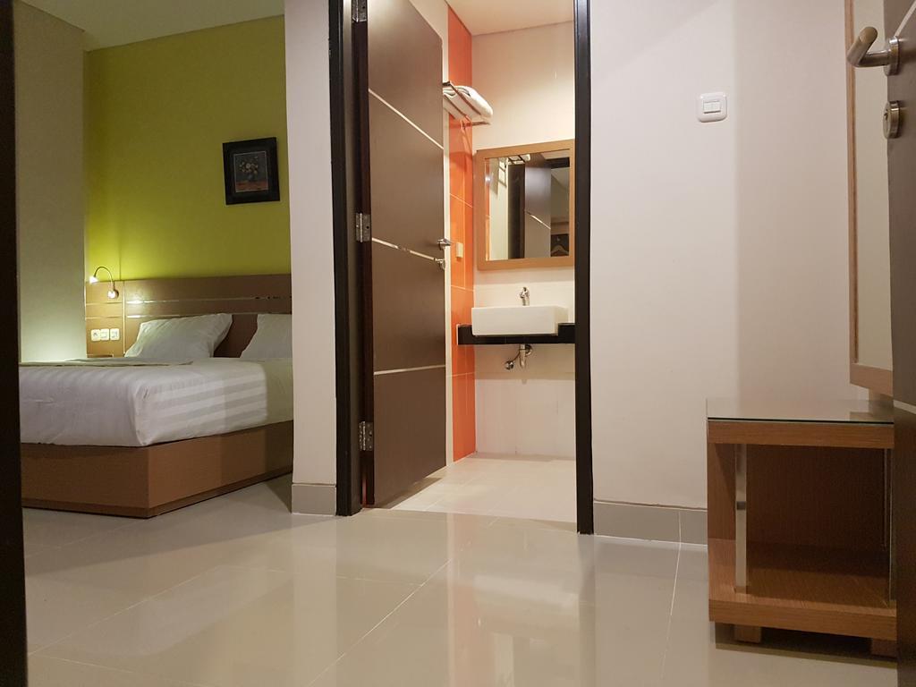 Budget Hotel Ambon Esterno foto