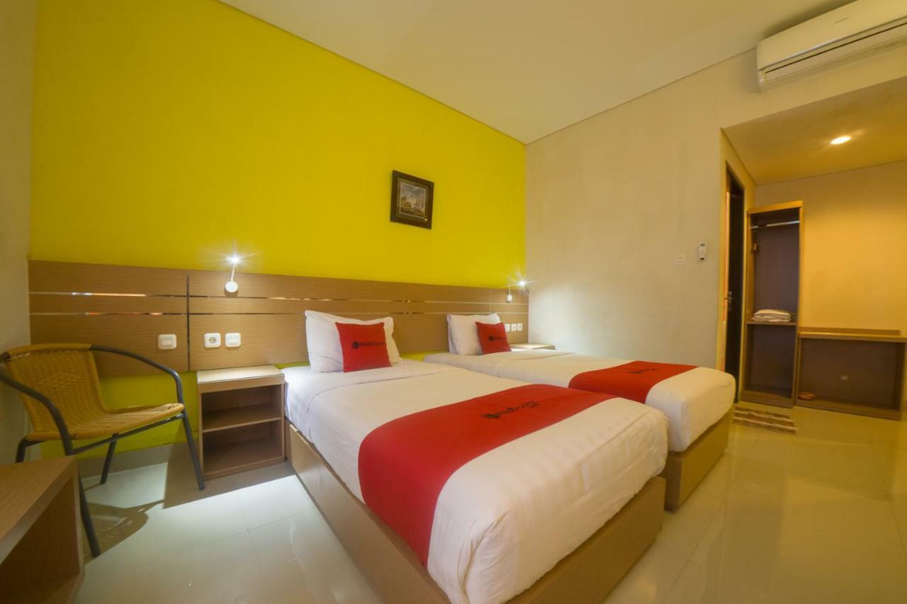 Budget Hotel Ambon Esterno foto