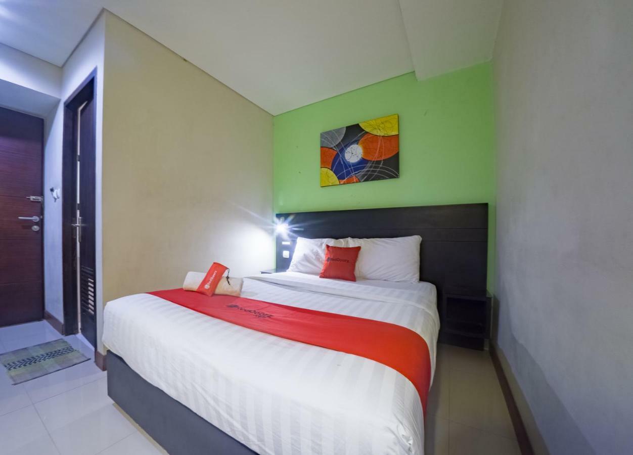 Budget Hotel Ambon Esterno foto