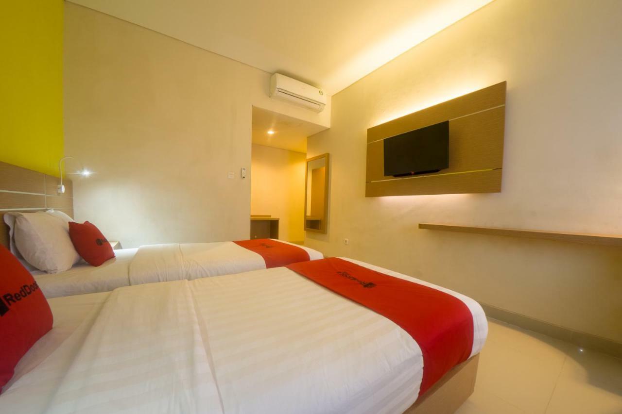 Budget Hotel Ambon Esterno foto