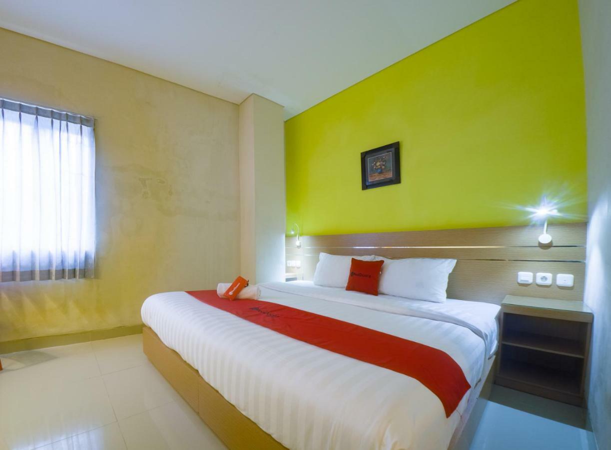 Budget Hotel Ambon Esterno foto