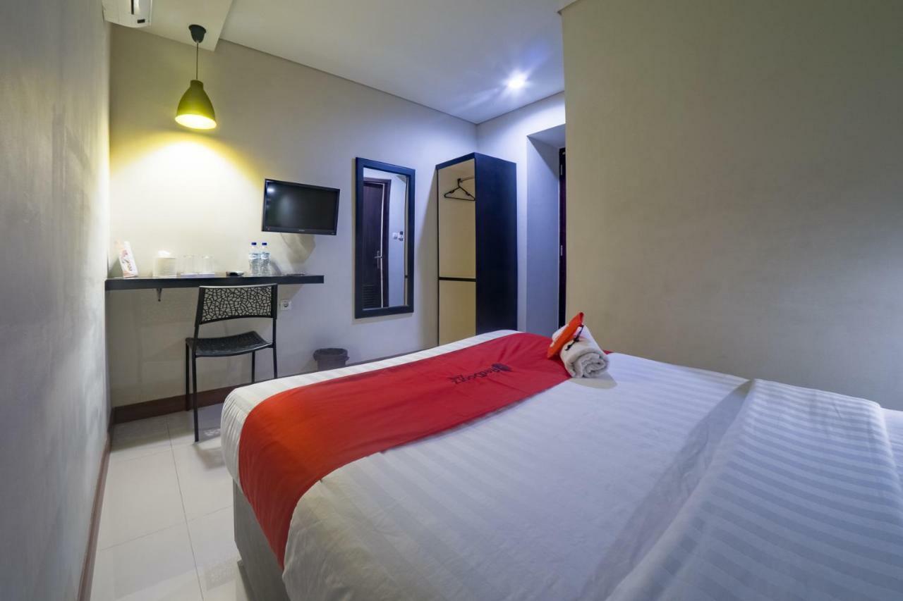 Budget Hotel Ambon Esterno foto