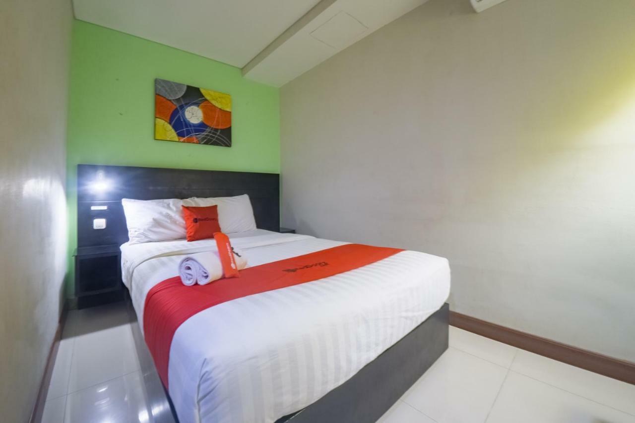 Budget Hotel Ambon Esterno foto