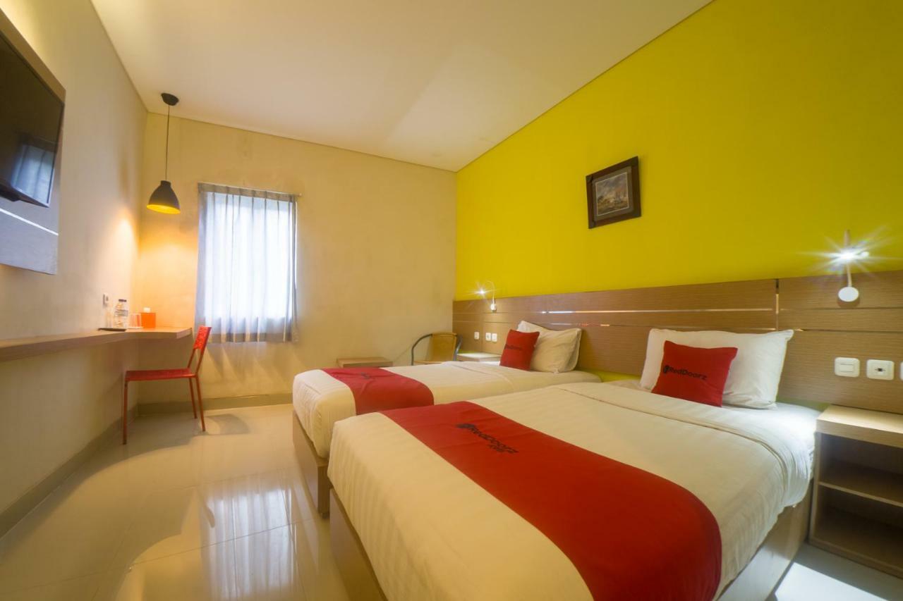 Budget Hotel Ambon Esterno foto