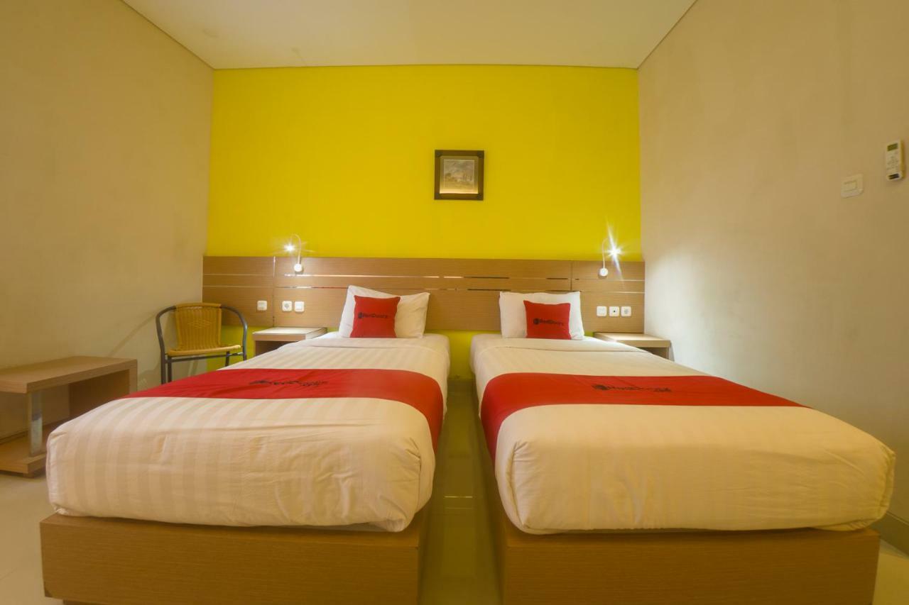 Budget Hotel Ambon Esterno foto