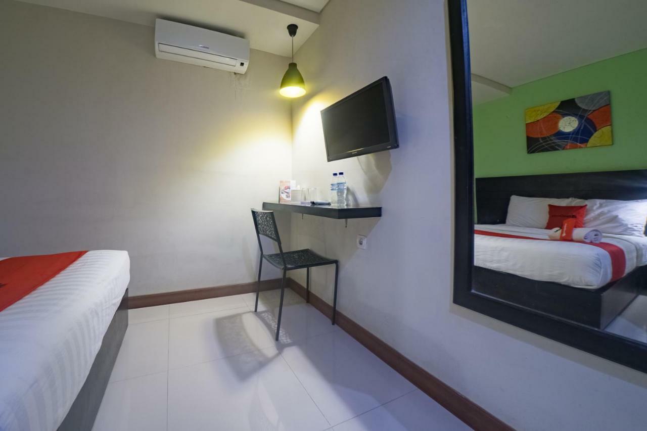 Budget Hotel Ambon Esterno foto