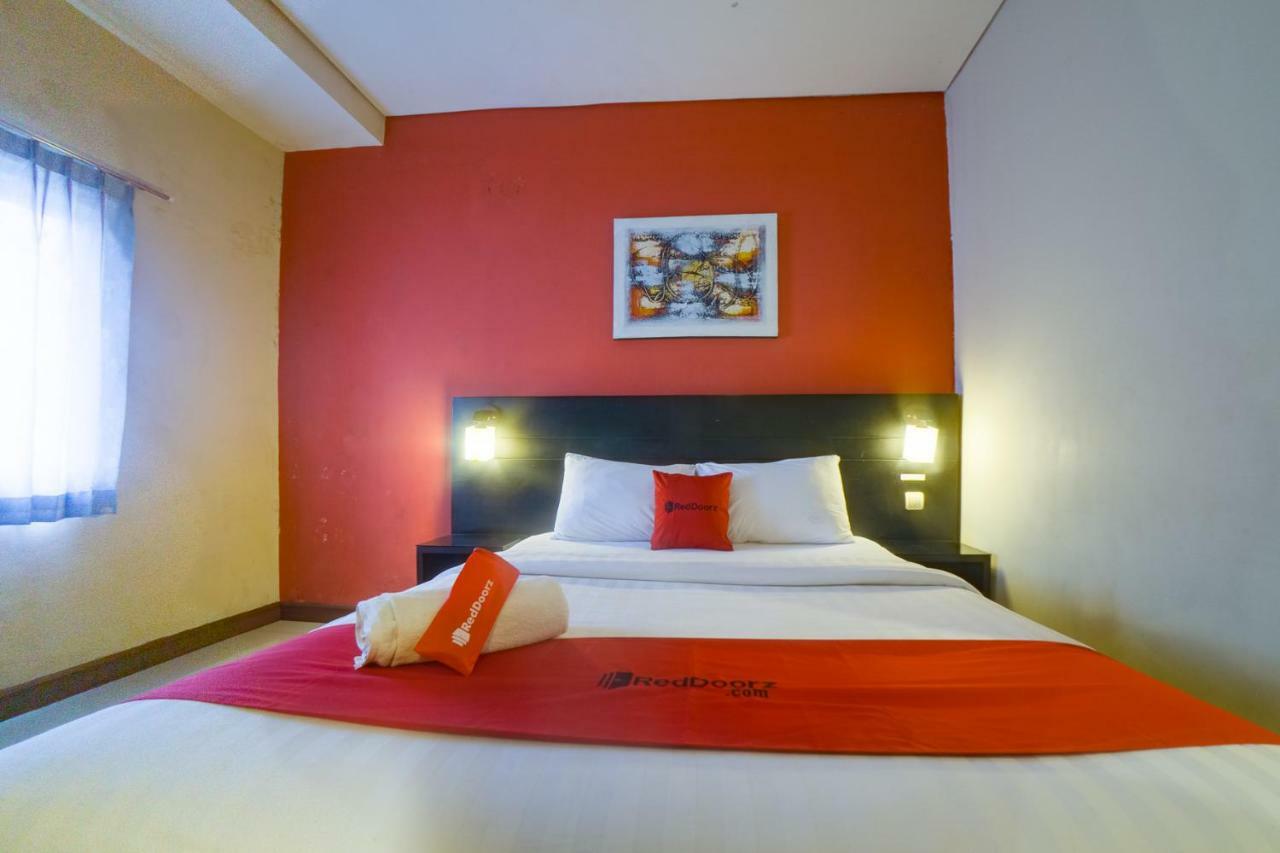 Budget Hotel Ambon Esterno foto